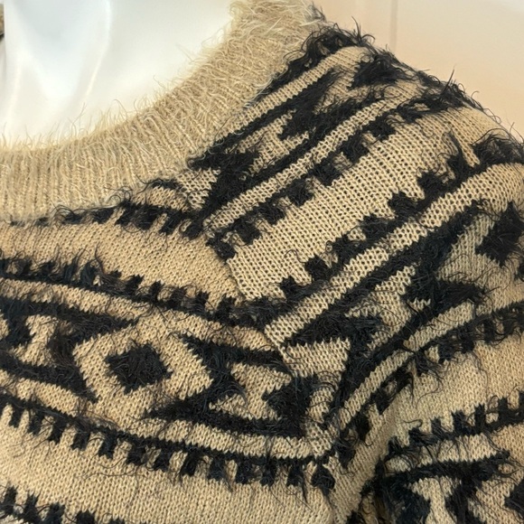 Forever 21 Exclusive Tan Black Southwest Tribal Fuzzy Poncho M (One Size) - Picture 3 of 8